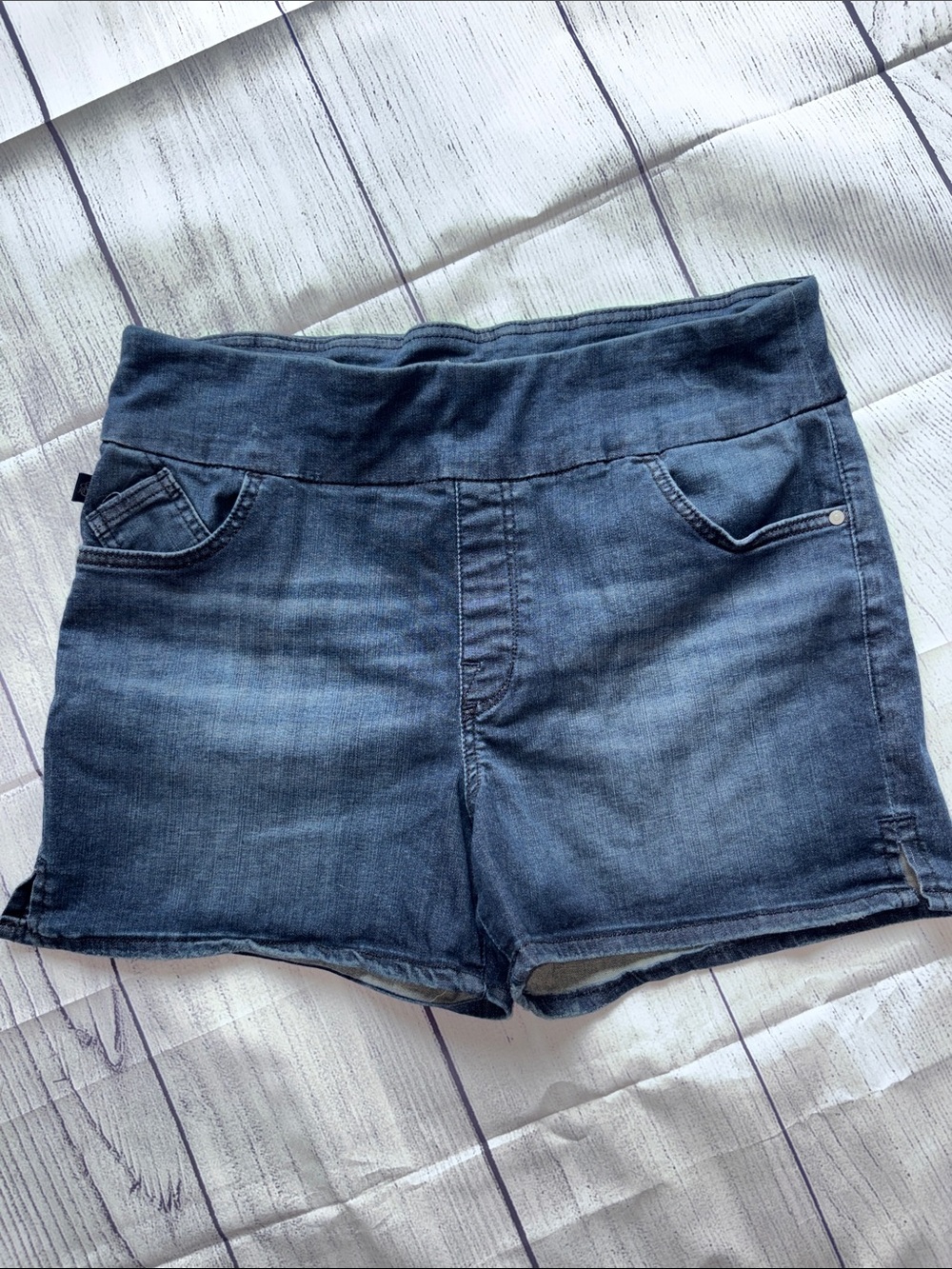 Rock & Republic Fever Pull On Dark Wash Denim Shorts Size 18